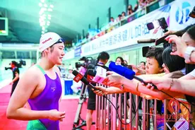 女子200米个人混合泳决赛 叶诗文夺首金图片