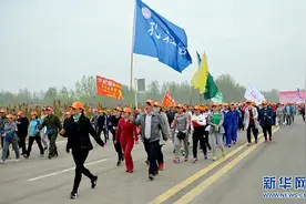 夏邑县举办“健康生活行走春天”徒步大赛活动图片