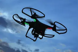 乱丢垃圾？天上的无人机会追着你跑图片