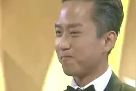 邓超获最佳男演员，不料颁奖嘉宾是前女友郝蕾，两人不敢对视，尬视频封面