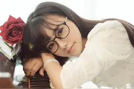 他爱我的同时，也爱着另外一个人图片