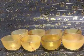 羚羊角是一种贵重的中药材，具有散血解毒、清肝明目的作用！图片