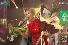 受邀参加MJ演唱会、好友圈堪比格莱美，开扒歌王李玟的开挂人生图片