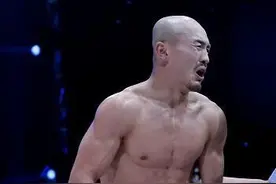 武僧一龙充满正能量，为搏击拒谈恋爱仍是处男，遭撩阴腿浑身是伤图片
