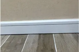 工人们切记！新房踢脚线一定要这样贴，别老是返工！图片