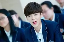 鹿晗上学去了？傻狍子还是爆帅校草？看完就知道了！图片