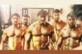 一群肌肉男在健身房的打斗场面！这才是真正的拳拳打到肉的感觉！图片