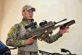 哈萨克斯坦特种部队装备意大利科幻步枪图片