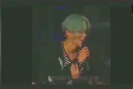 演唱会鹿晗换外套，全场大喊别穿，鹿晗说 不行，这是安排要穿的