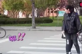 街头实验 美女被小孩叫 “奶奶”，会发生什么？视频封面