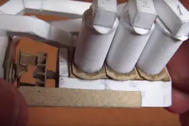 男子做出仅靠空气发动的汽车引擎，发动之后让嘲笑的人们惊掉下巴图片