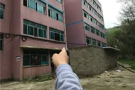 小偷半夜翻窗进寝室  吓坏5名女学生 事发贵州大学科技学院图片