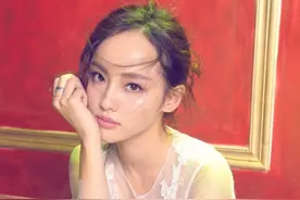 《一帘幽梦》的张嘉倪嫁高富帅后，穿衣尽显时尚与优雅！图片