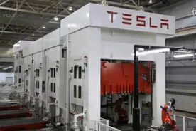 实拍特斯拉超级工厂生产电动汽车过程视频封面