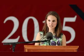 奥斯卡影后娜塔莉2015哈佛演讲：接受瑕疵，它让你与众不同！视频封面