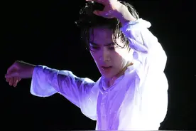 EXO成员吴世勋22岁 青涩boy到气质man的时尚进阶之路图片