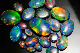 女娲的补天石—欧泊图片