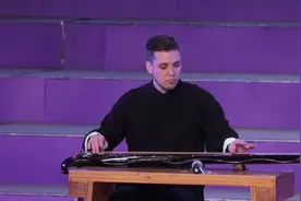 震撼，外国帅小伙弹古琴太好听了，为中国传统文化点赞视频封面