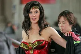 芭芭拉版的神奇女侠....其实我更喜欢她的仿生鸟和盖尔的神奇图片