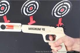 老外用橡皮筋制作有趣玩意，当它启动时大家都不得不点赞图片