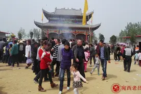 南阳：青华三月三庙会，抬妆古饰受欢迎图片