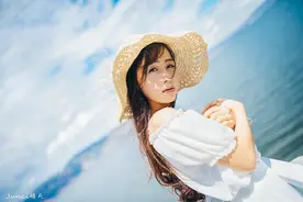 忧伤的句子：我的心，是冰冷的城图片