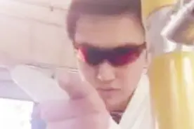 有人跑到日本公交车搞什么所谓的喊麦？说实话，不丢人不尴尬吗图片