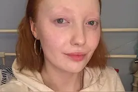 女孩化半面妆走红 强烈对比引网友吐槽图片