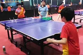 她培养出王楠、刘诗雯，却一辈子坚守在乒乓启蒙教育最前线！图片