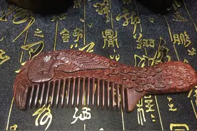 小叶紫檀孔雀梳——梳出美丽人生图片