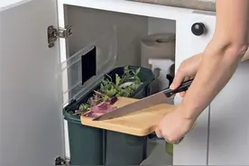 厨房小，把垃圾桶藏起来吧！图片