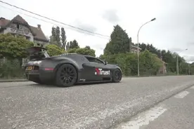 布加迪全油门到底究竟是怎样一种感受？看看副驾美女表情就知道了图片