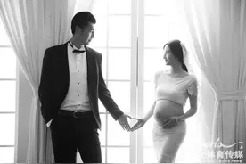 上海申花门将耿晓峰与妻子拍摄美艳写真 即将升级奶爸与妻子恩爱图片