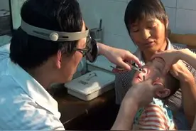 有一半的小朋友都干过这件事，貌似我小时候也干过图片