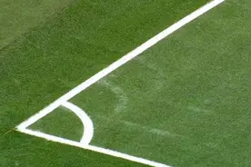 皇马为逆转狼堡也用了盘外招  他们把伯纳乌球场都搞大了图片