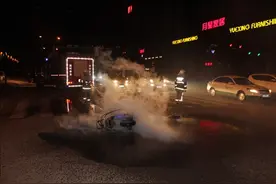 大同：摩托车突然自燃 日常清理检查不可少图片