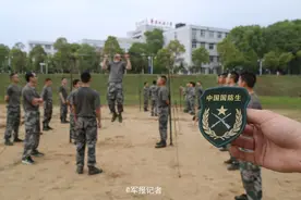 国防生的生活不止眼前的阳刚 还有诗和远方图片