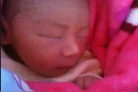 妈妈迷信坚持给宝宝喝“符水香灰”，我一句话改变了她的想法图片