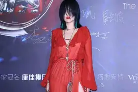 小S停工后是放弃治疗了吗？这发型实在看不懂啊！图片