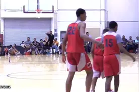 奥尼尔儿子天赋出众，打球风格像他爸更像狼王加内特！看好进NBA!视频封面