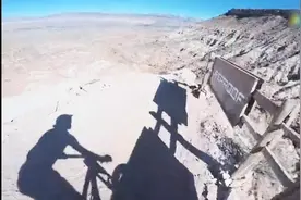 我是带着纸尿裤看完的，第一视角带你领略疯狂的山地车视频封面