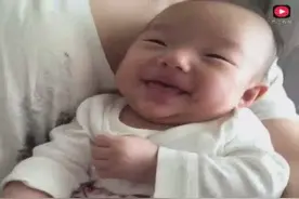 小宝宝坐在妈妈身上拉粑粑，用力的样子太搞笑了！视频封面