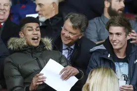 范加尔重用年轻人？为何贾努扎伊和佩雷拉突然要“看饮水机”图片