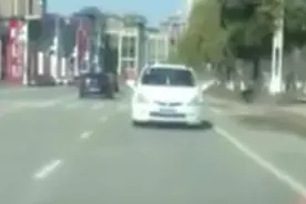 这么嚣张的 60迈“倒车哥”是谁？图片