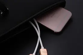 绿联推HDMI2.0玫瑰金高清线图片