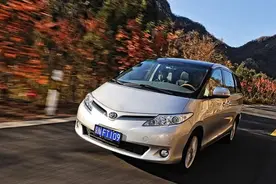 香港街头除了埃尔法！出现最多的丰田MPV就是它了！图片