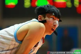 新疆队谈周琦选秀：时机还不成熟 但他想尝试图片