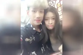 情侣饭店公共场合秀恩爱，结果动作过分引发的尴尬！视频封面