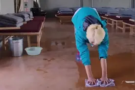 黄子韬化身一休哥，花式拖地板，痛笑出声！