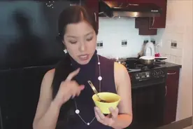 教你怎样制作龙虾汤，美味好喝，超有营养视频封面